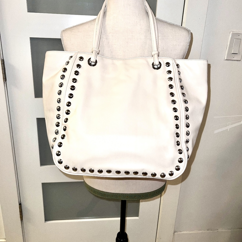 Love MOSCHINO women's Tote wallet in cream colored leather embellished with stud